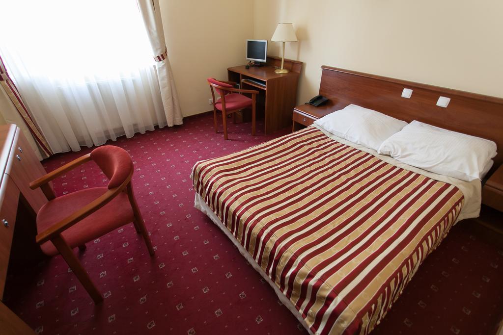 Hotel Twins II Warschau Kamer foto