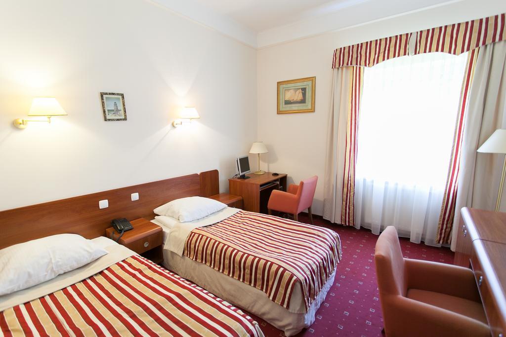 Hotel Twins II Warschau Kamer foto